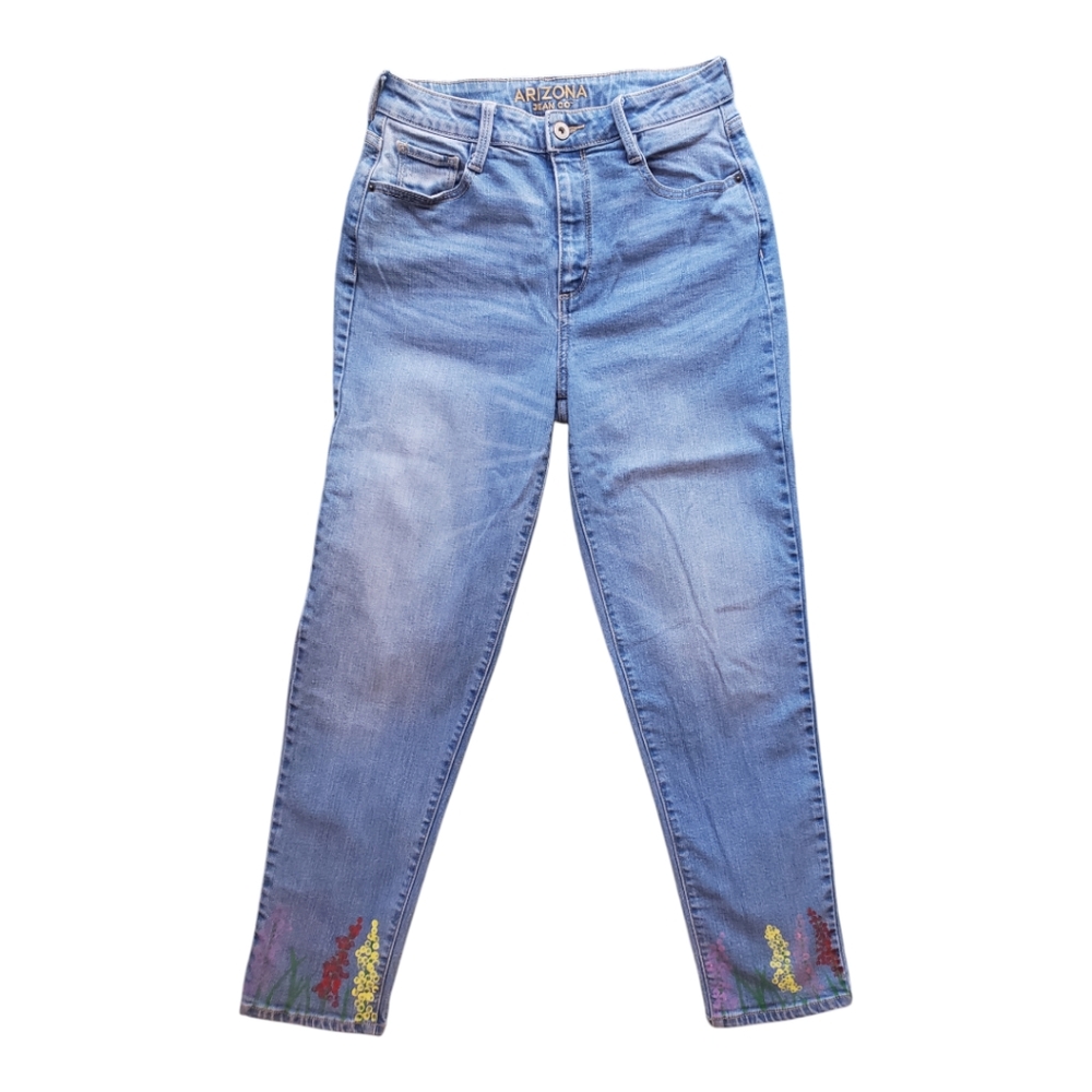 Arizona jean co size 5 floral with decorative floral design